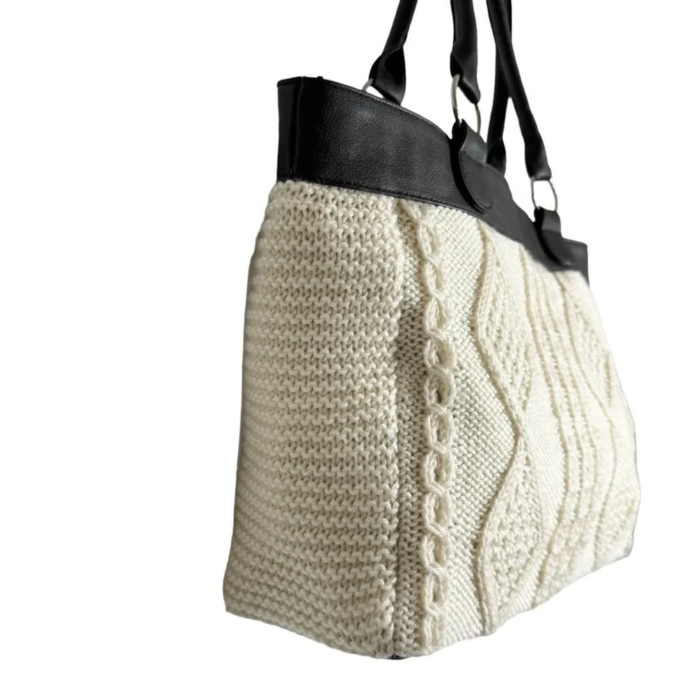 4/$40 Sweater Knit Faux Leather‎ Cream Knit Sweater Medium Tote Bag